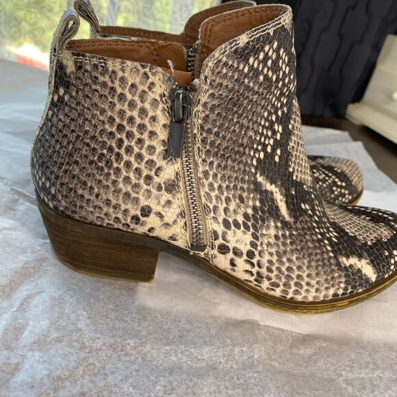 Lucky Brand Snakeskin Booties Size 7 Slither Print Ankle Boots - Picture 2 of 4